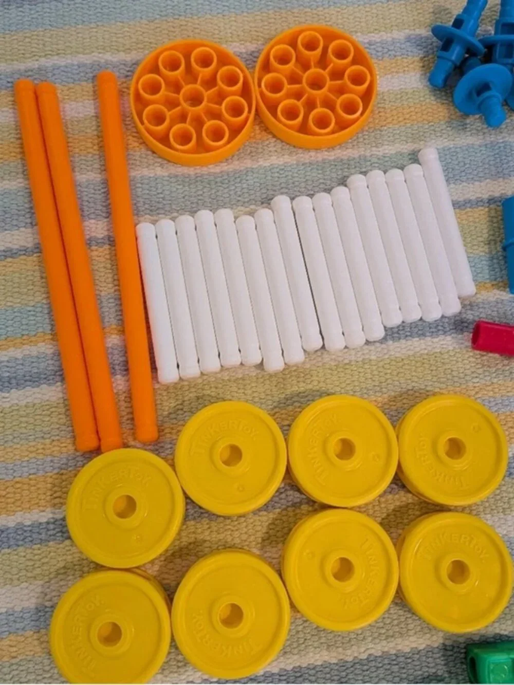 ⭐ Set of Plastic Tinker Toys